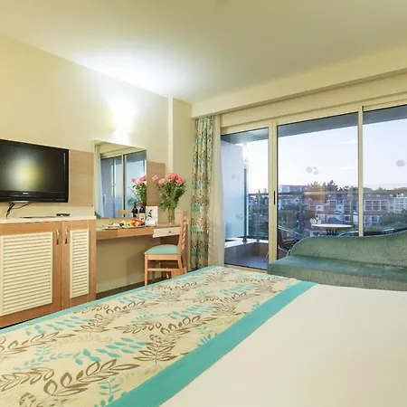 Sunrise Queen Luxury Rezort Side